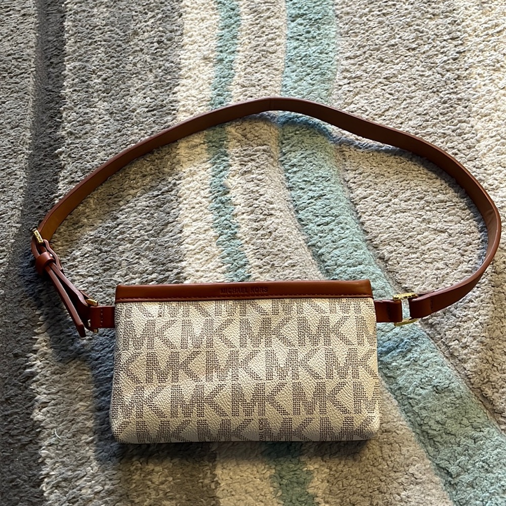 MICHEAL KORS hip pouch